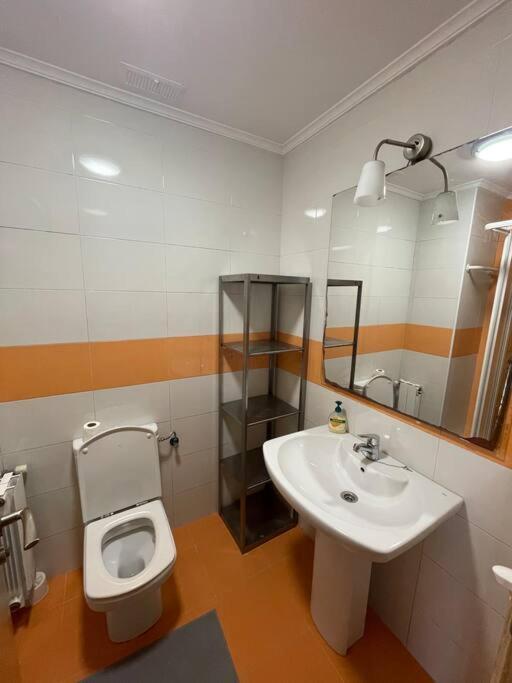 Apartamento Centro Con Garaje Castro Urdiales Bagian luar foto